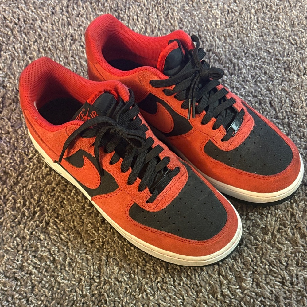 Nike Men's Black and Red Sneakers